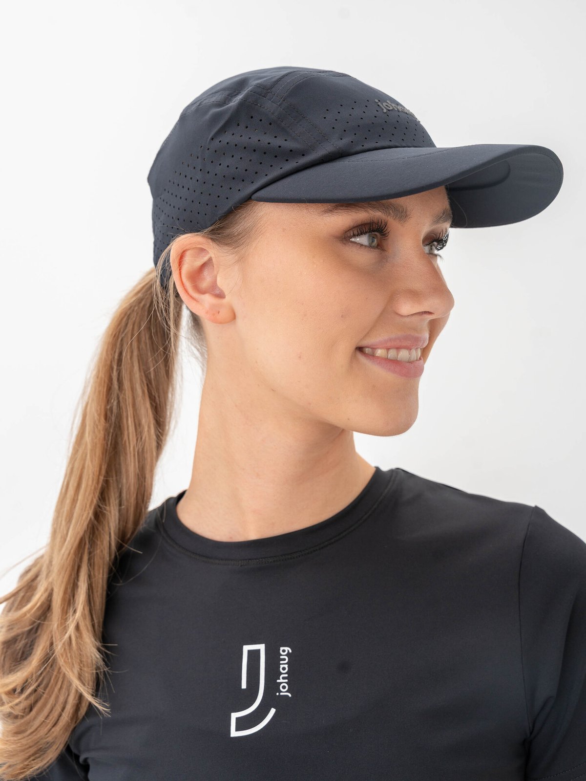 Johaug Discipline Caps Black