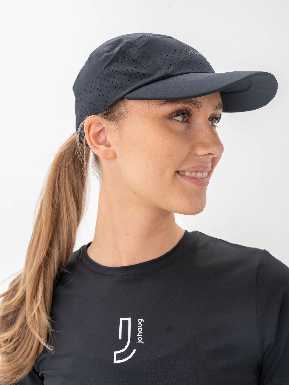 Johaug Discipline Caps Black