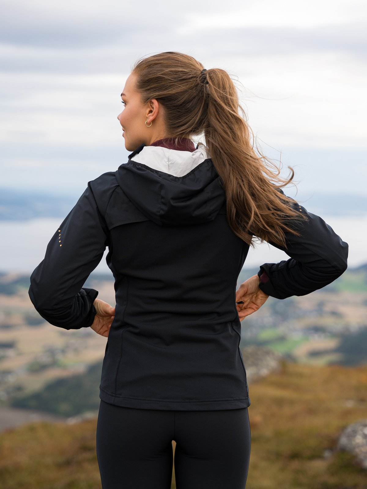 Johaug Powder Jacket Black - Get Inspired Exclusive Collection