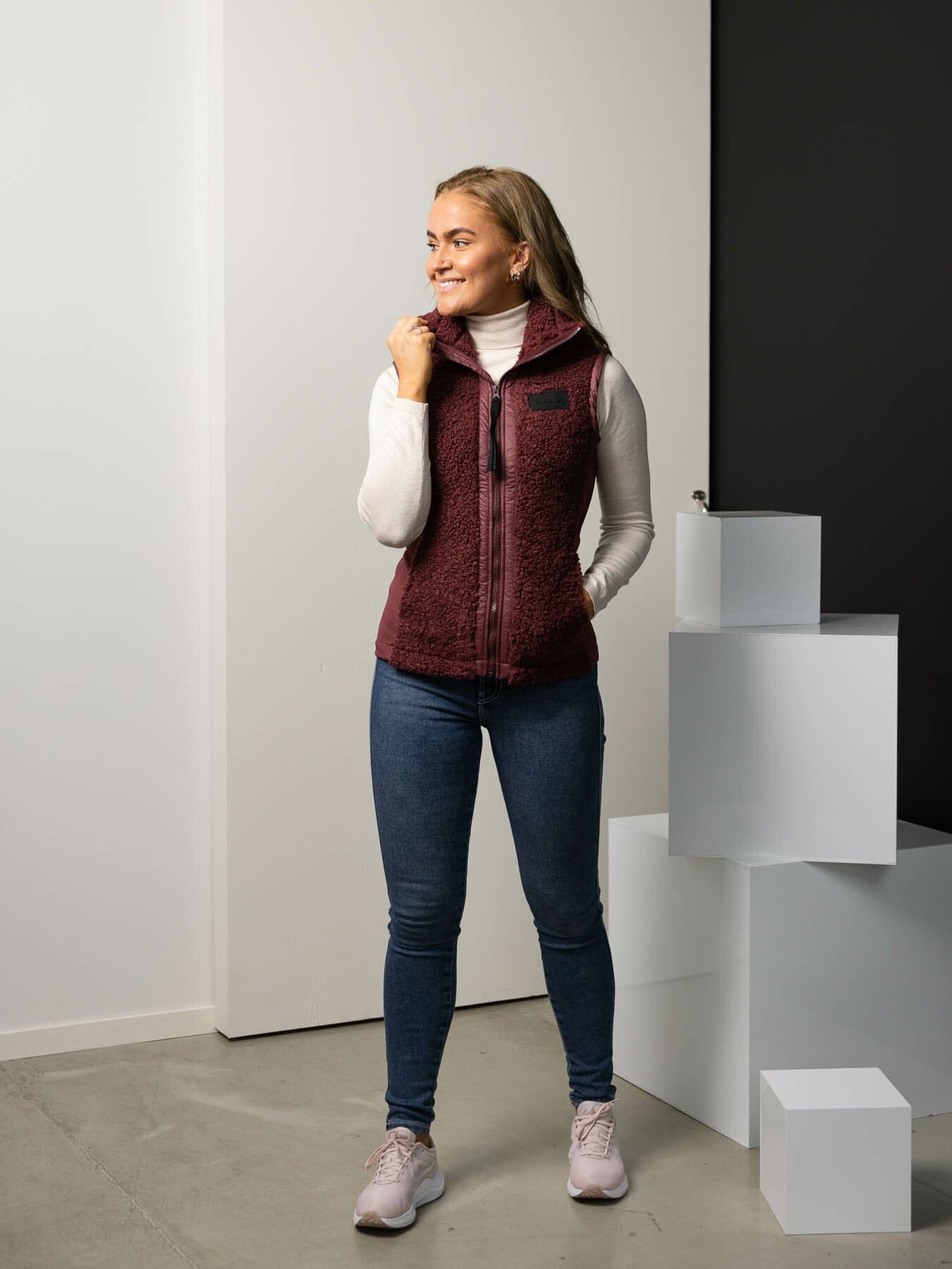 Johaug Sway Vest Brownish red