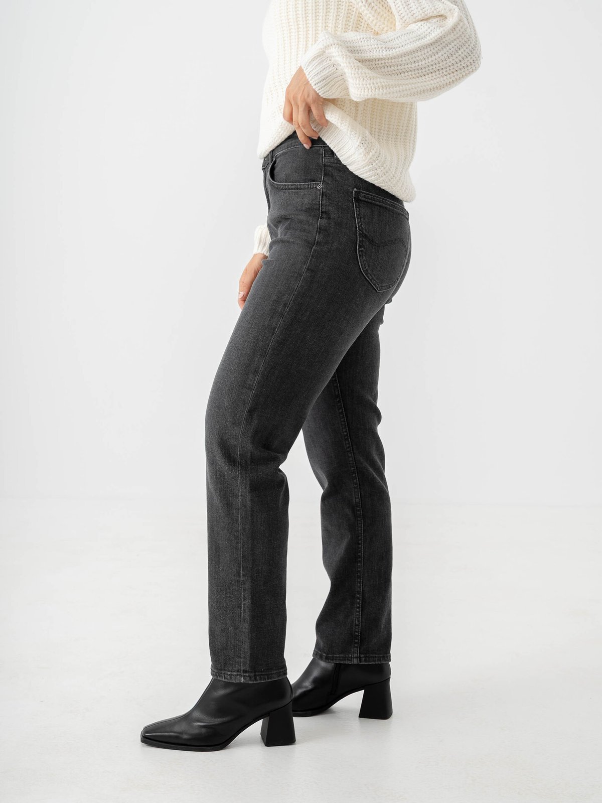 Lee Carol Straight New Season