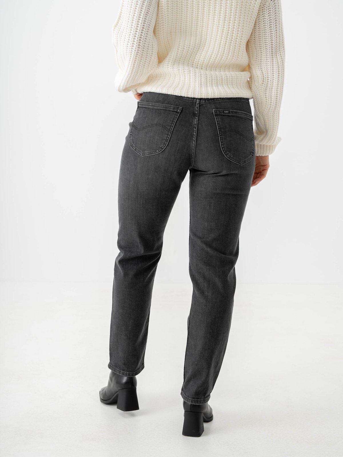 Lee Carol Straight New Season