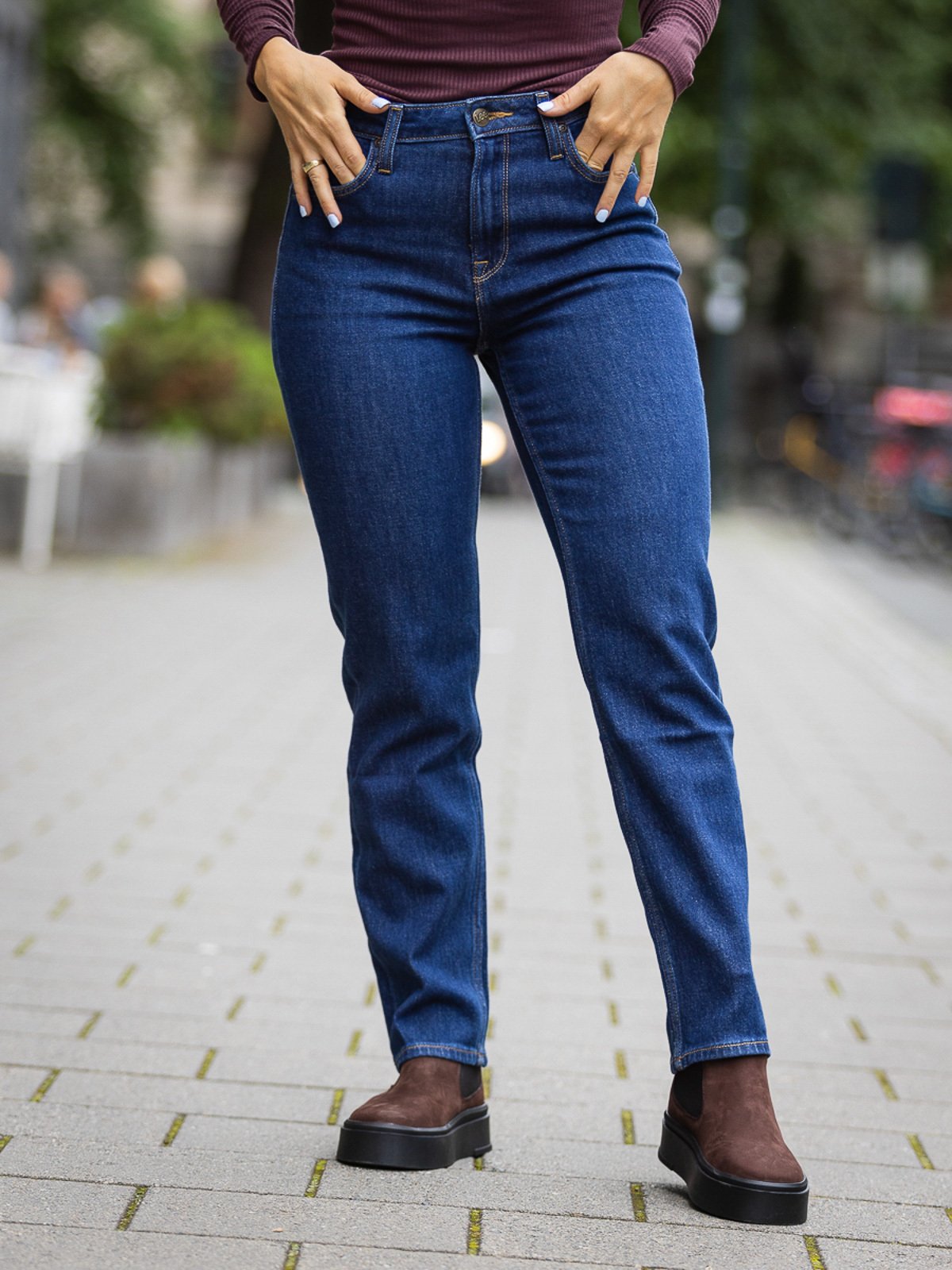 Lee Carol Straight Dark Hydro