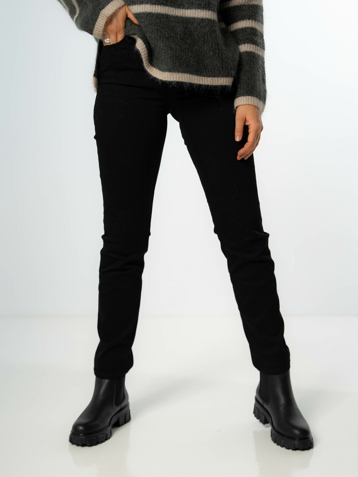 Lee Marion Straight Black Rinse