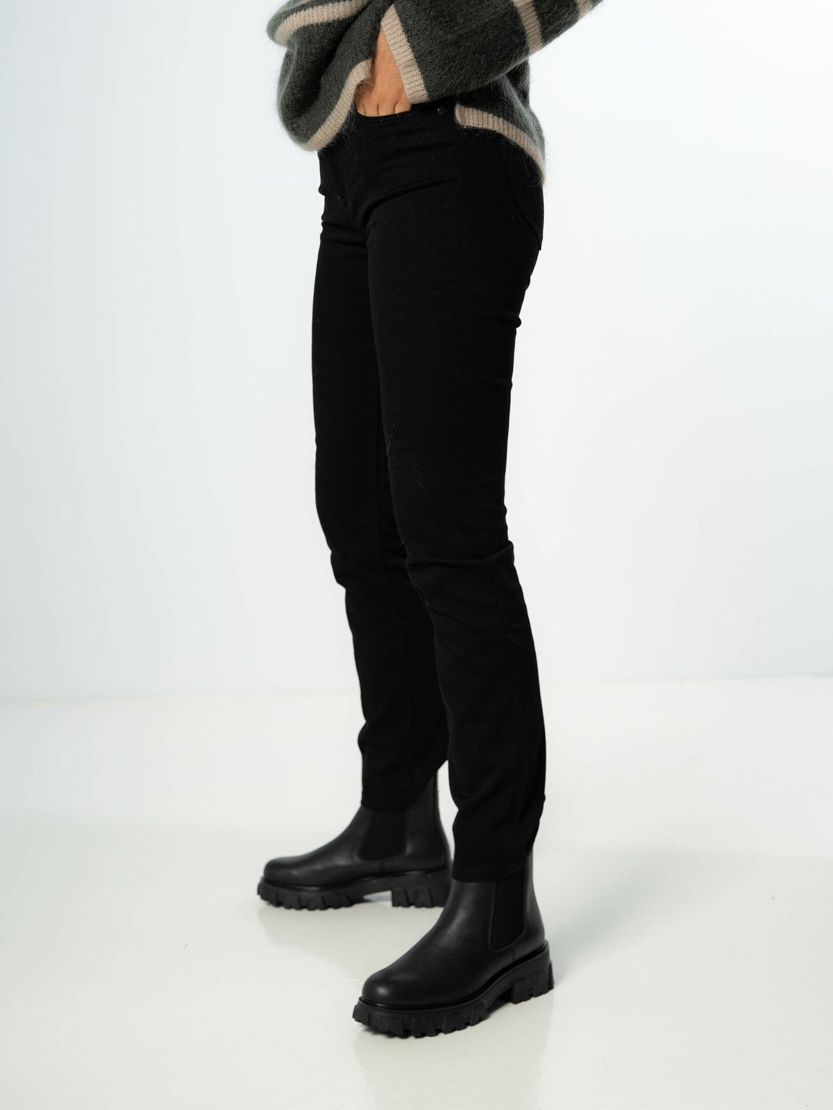 Lee Marion Straight Black Rinse