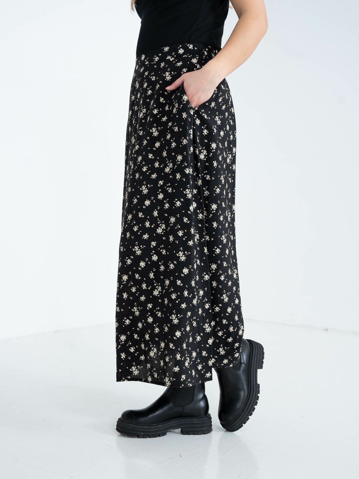 MSCH Copenhagen Natashia Ladonna Skirt Black Flower