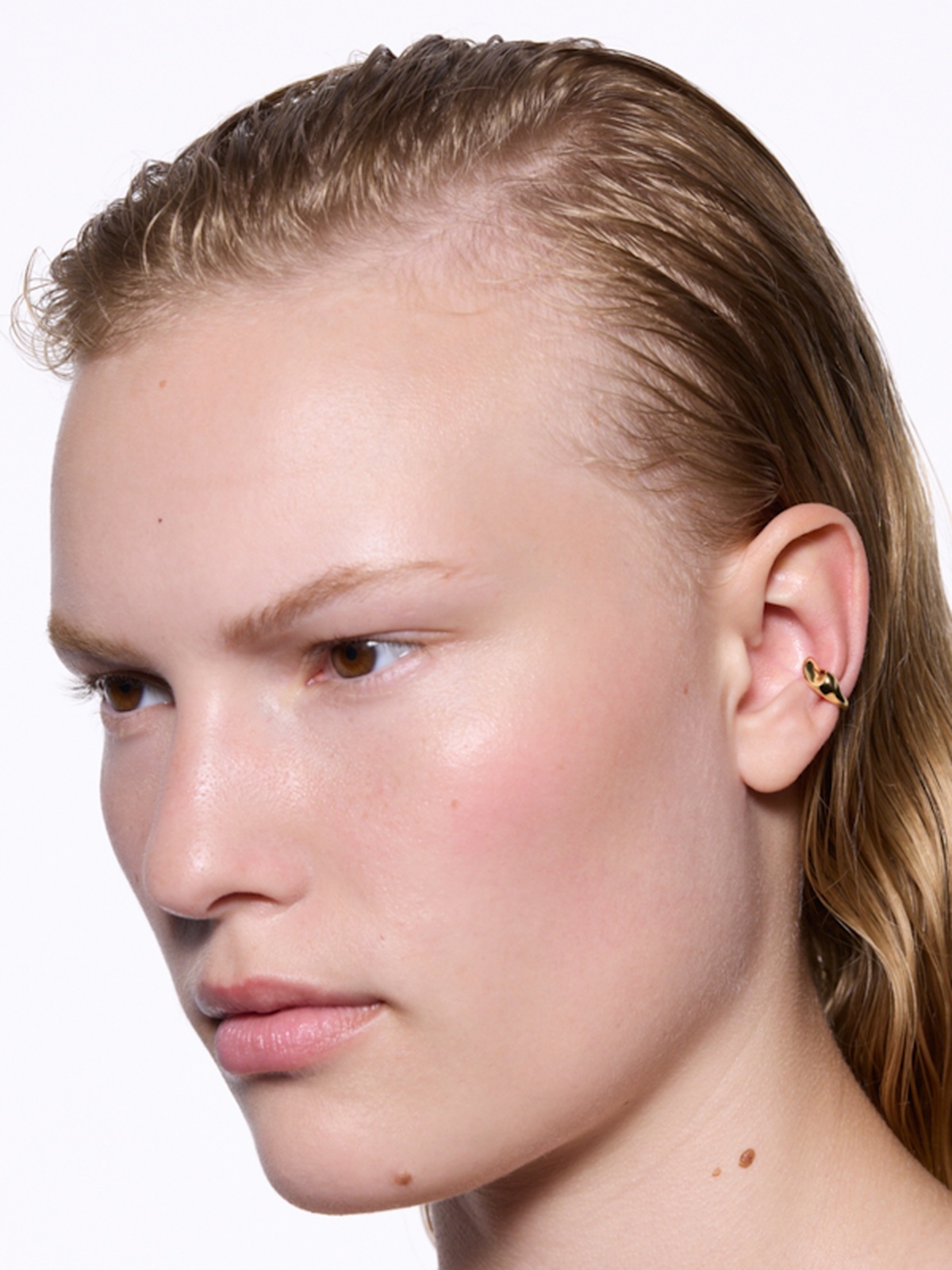 Maria Black Saddle Ear Cuff Gull
