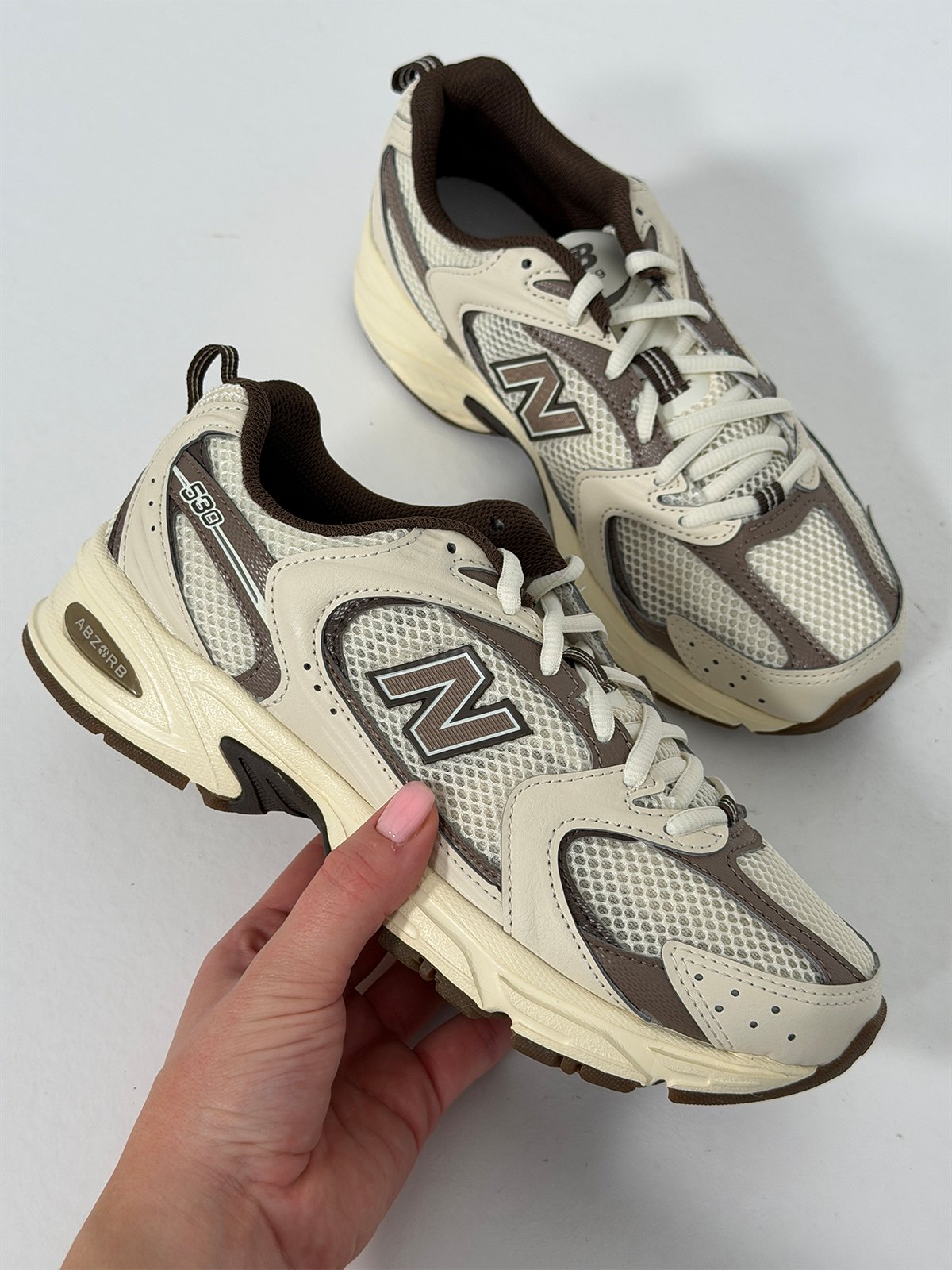 New Balance MR 530 Turtledove med Angora og Mushroom