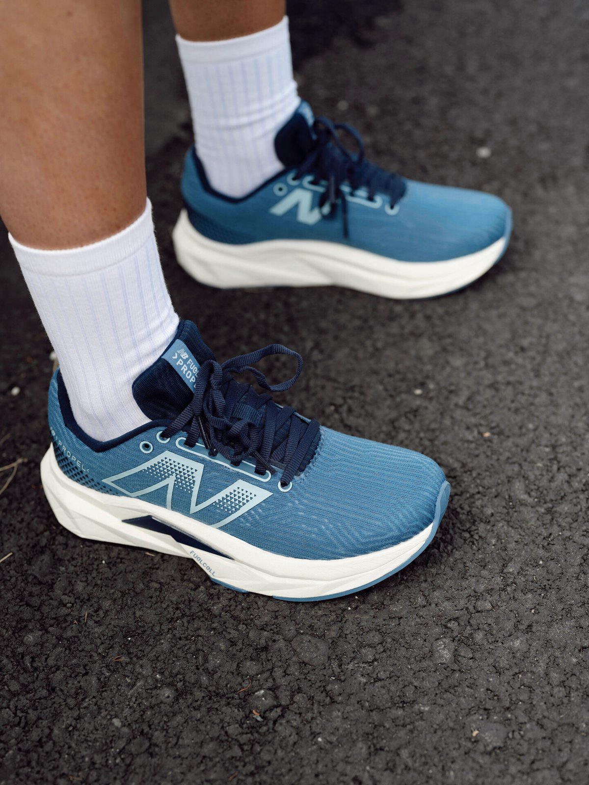 New Balance Fuel Cell Propel Heron blue with navy and angora