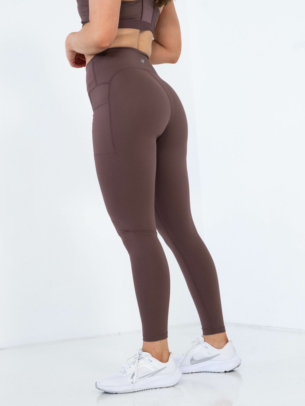 New Balance Sleek High Rise Legging LIE