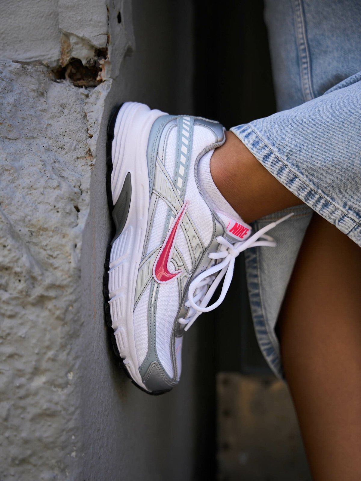 Nike Initiator White / Metallic Silver / Mist Blue / Cherry