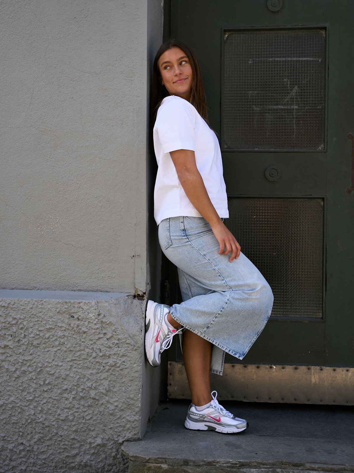 Nike Initiator White / Metallic Silver / Mist Blue / Cherry