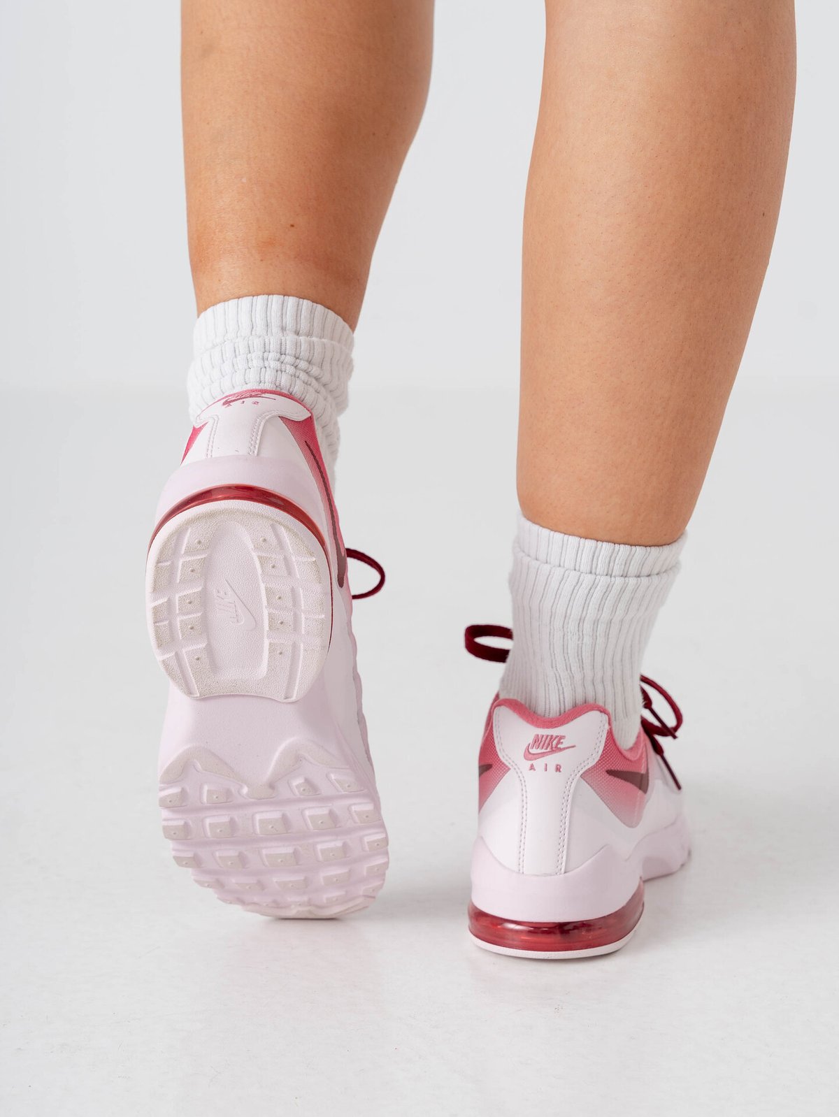 Nike Air Max Invigor Pearl Pink / Team Red-Peony