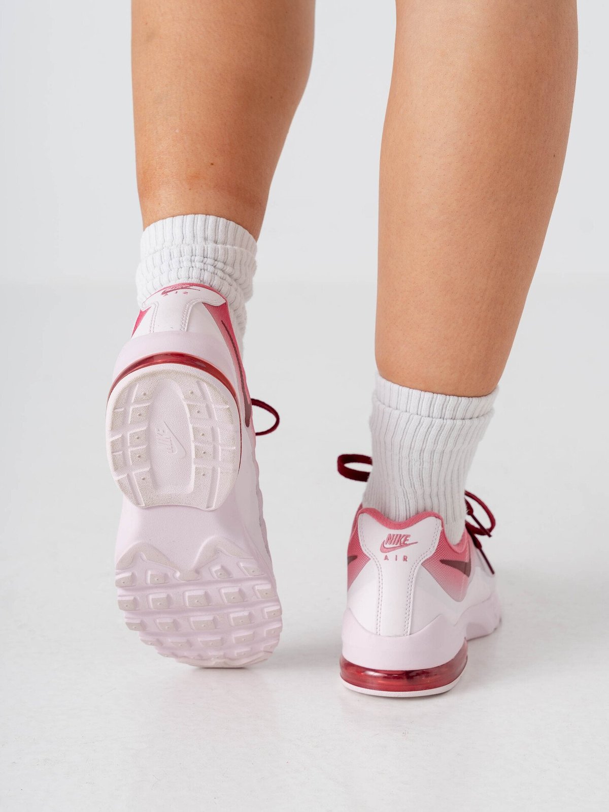 Nike Air Max Invigor Pearl Pink / Team Red-Peony