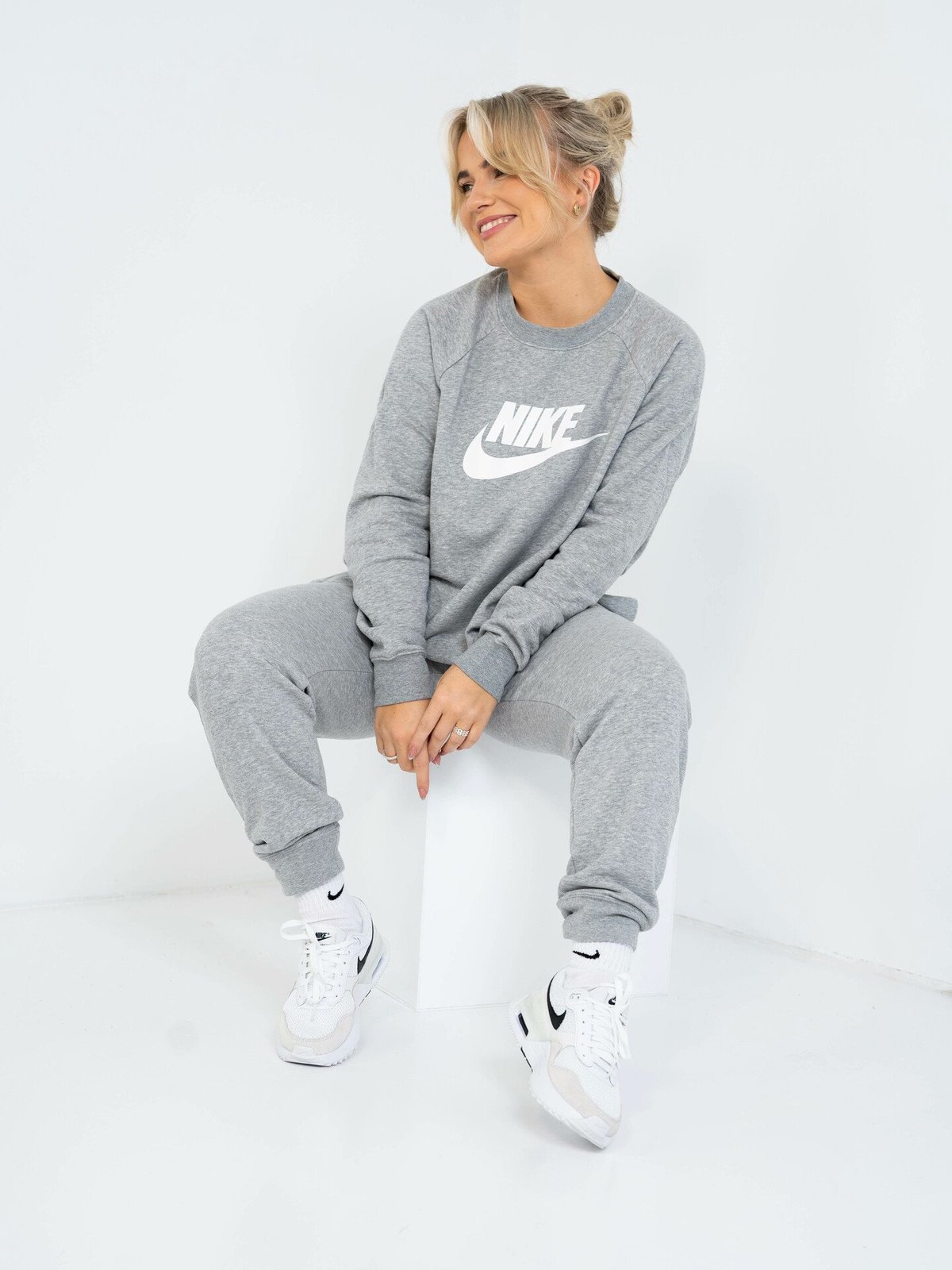 Nike Essential Fleece Crew DK Grey