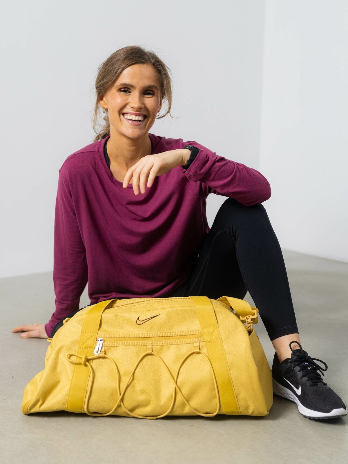 Nike Gym Club Training Duffel Bag 24L Wheat Gold / Wheat Gold / Earth