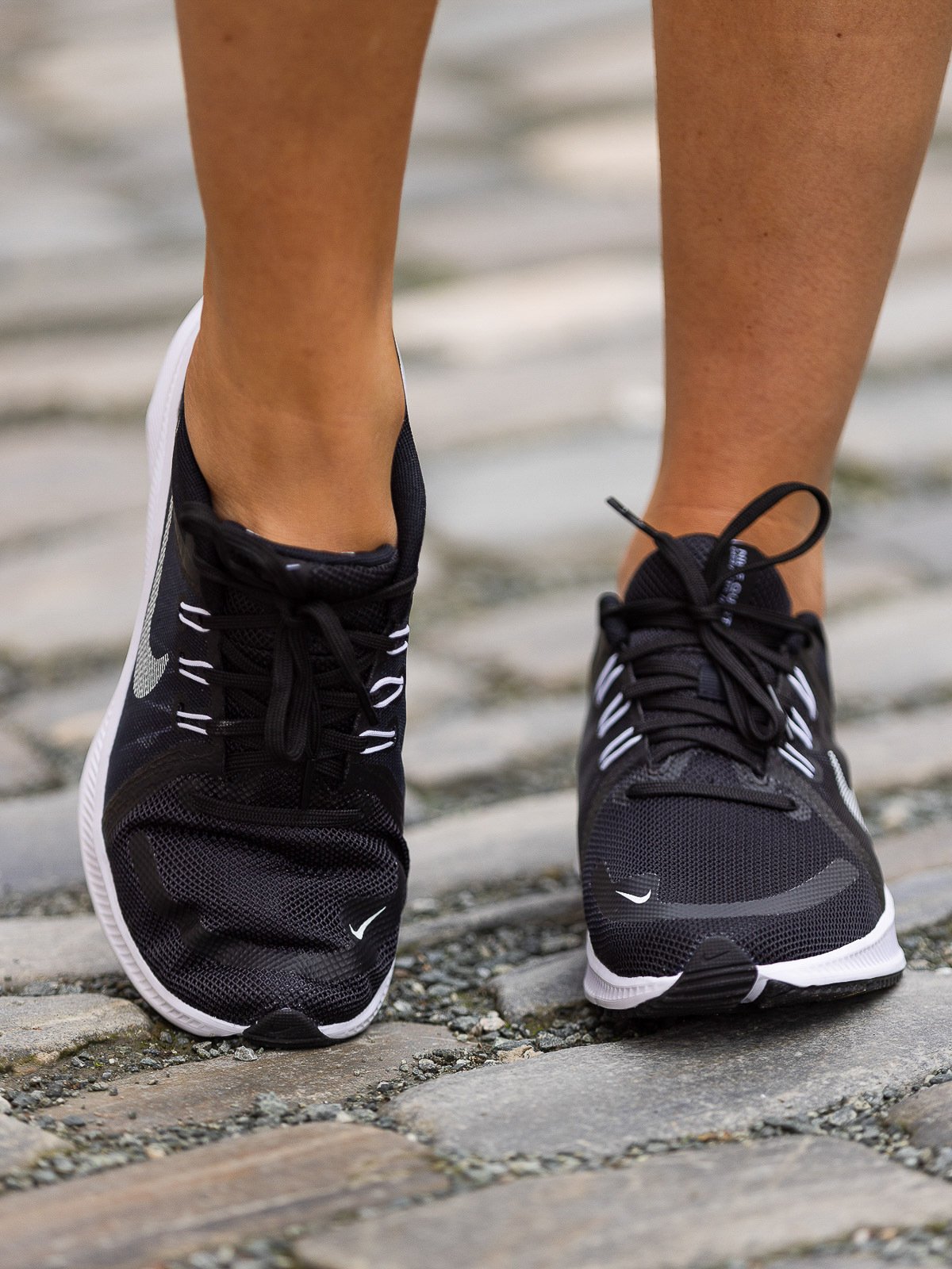 Nike Quest 4 Svart/Dark Smoke Grey/Hvit