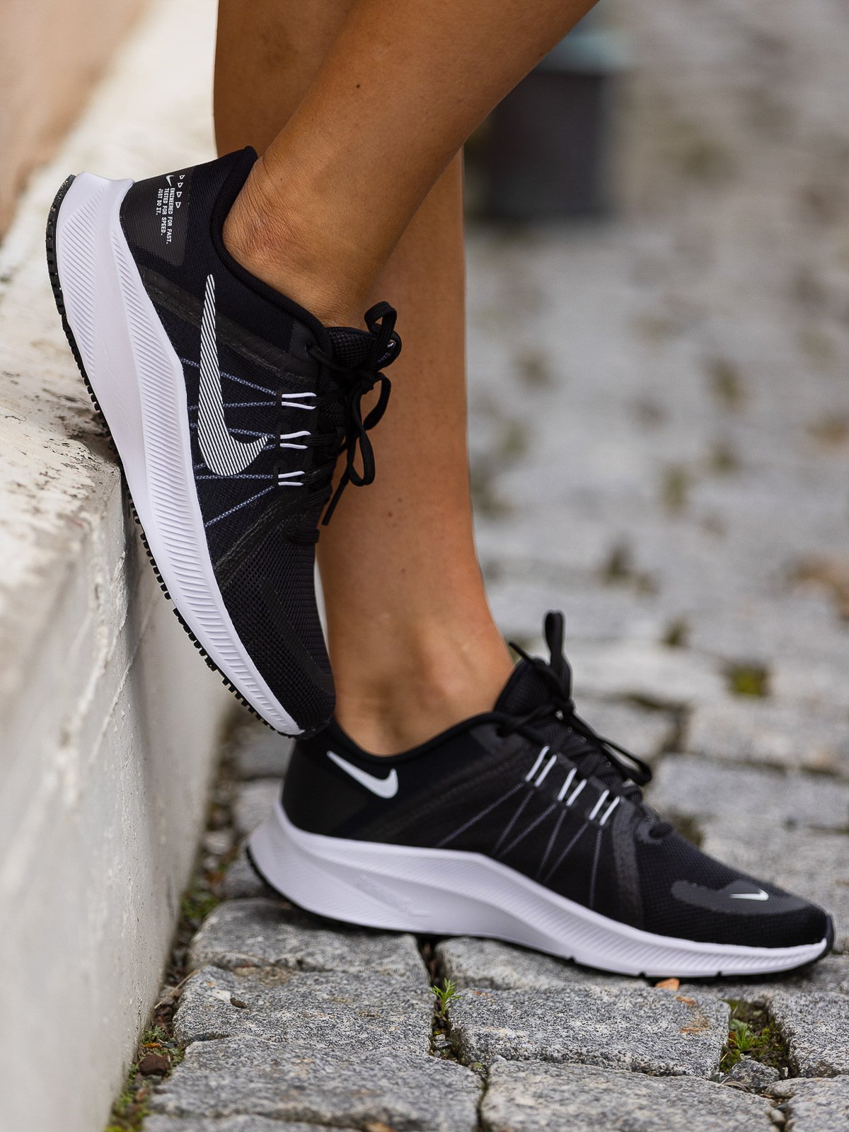 Nike Quest 4 Svart/Dark Smoke Grey/Hvit