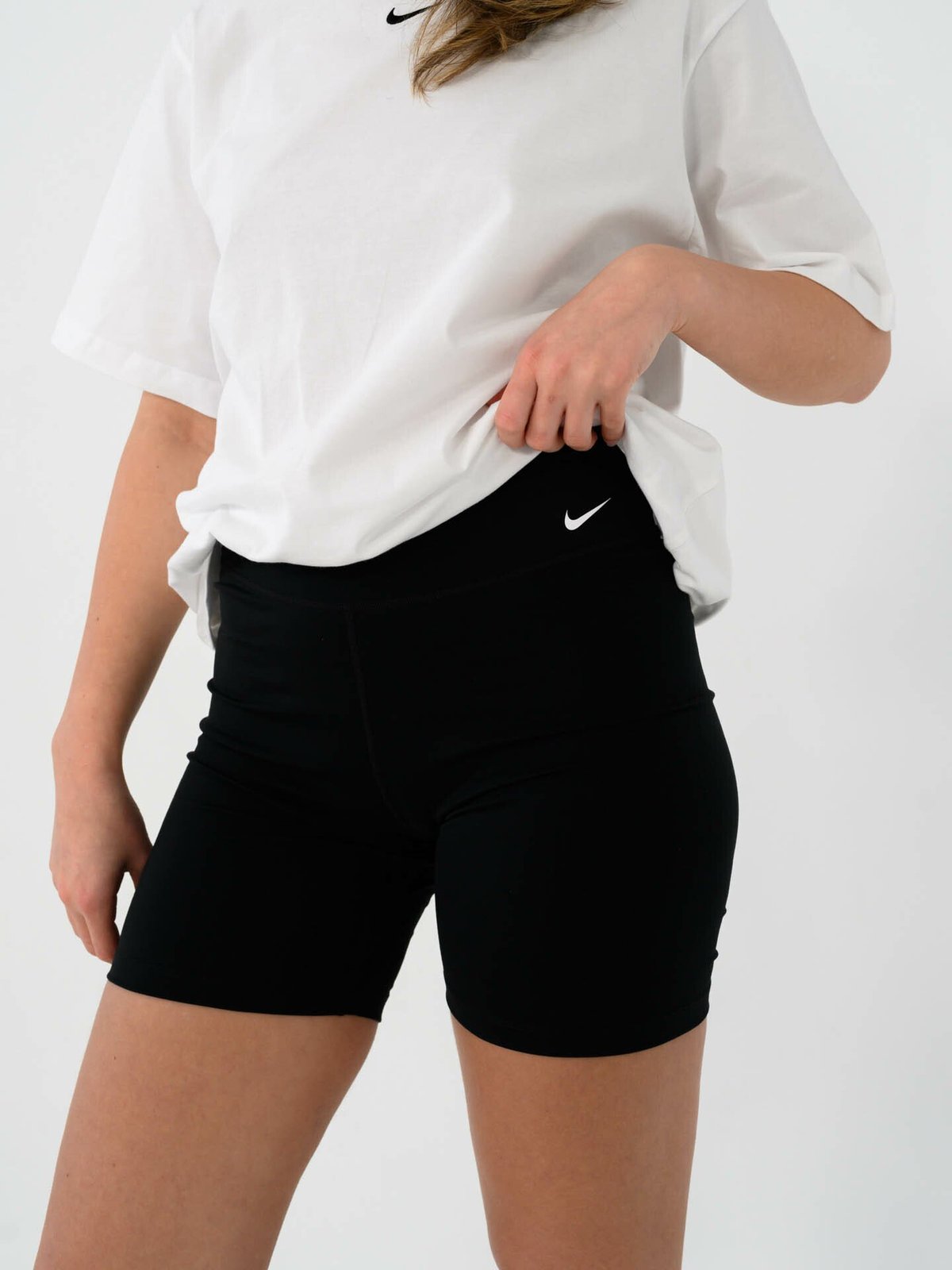 Nike One Mid Rise 7 Inch Short 2.0 Black/ White