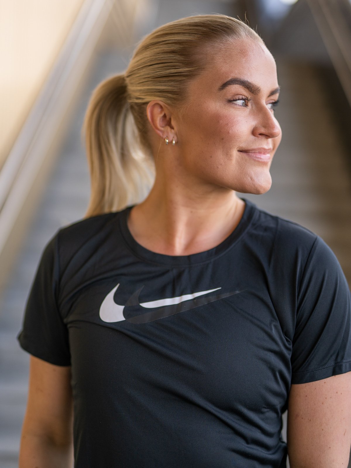 Nike Swoosh Run Short Sleeve Svart/Hvit