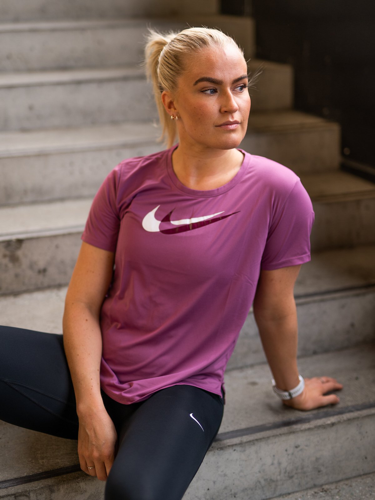 Nike Swoosh Run Short Sleeve Light Bordeaux/Sangria/Hvit