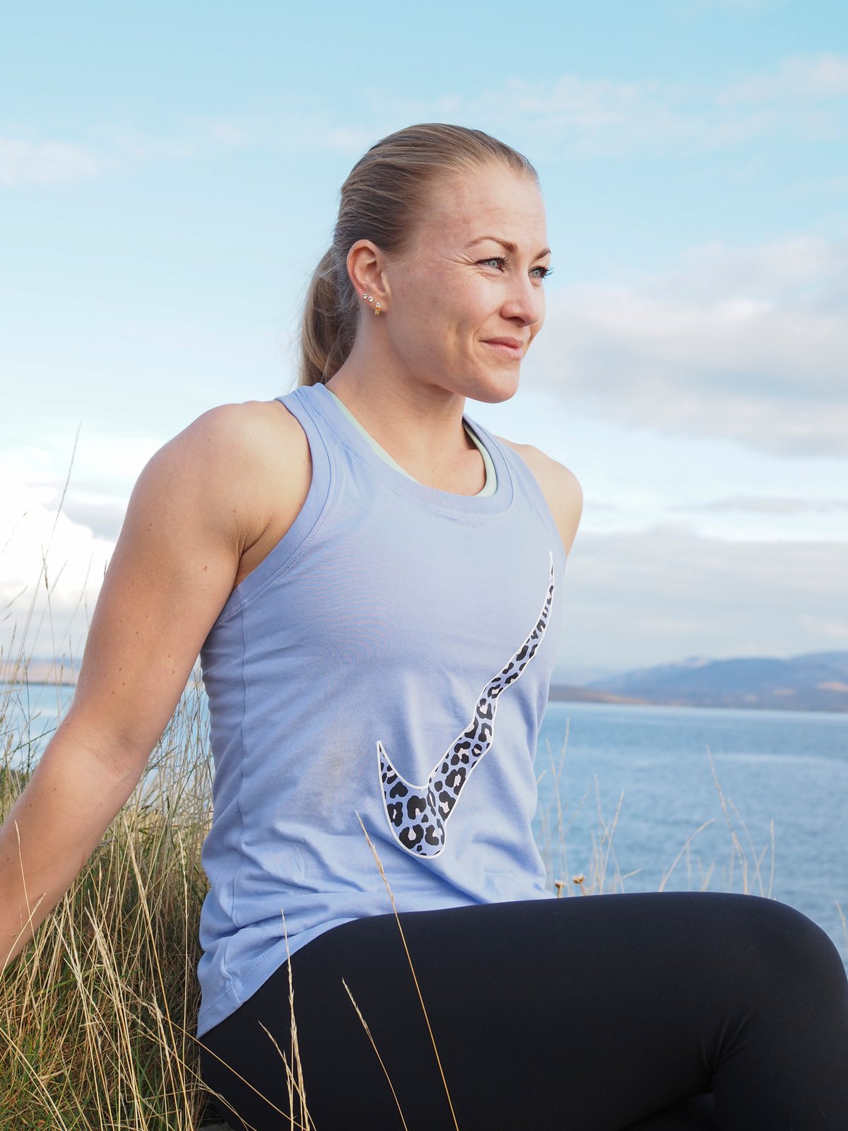 Nike One Dri-Fit Hook Tank Light Thistle