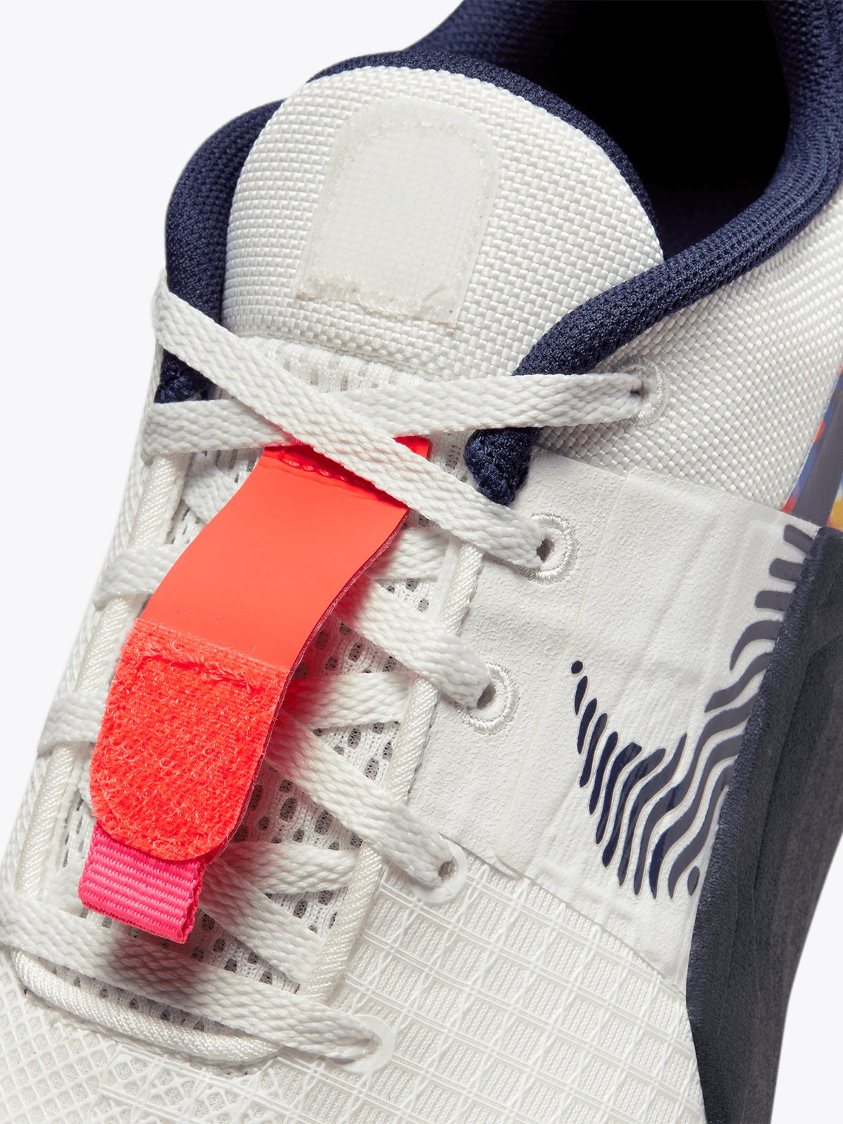 Nike Metcon 8 Summit White/Hyper Pink/Bright Crimson/Blackened Blue