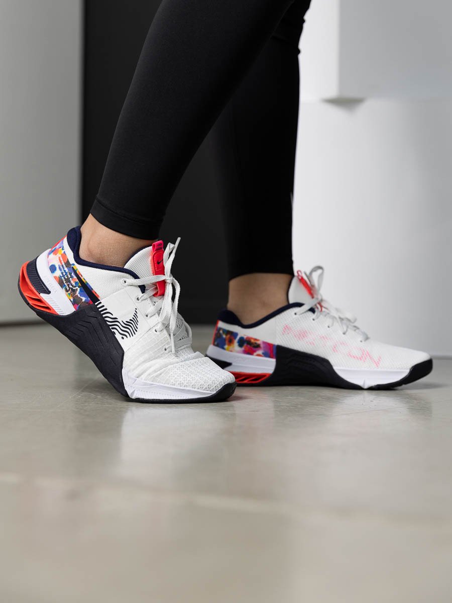 Nike Metcon 8 Summit White/Hyper Pink/Bright Crimson/Blackened Blue
