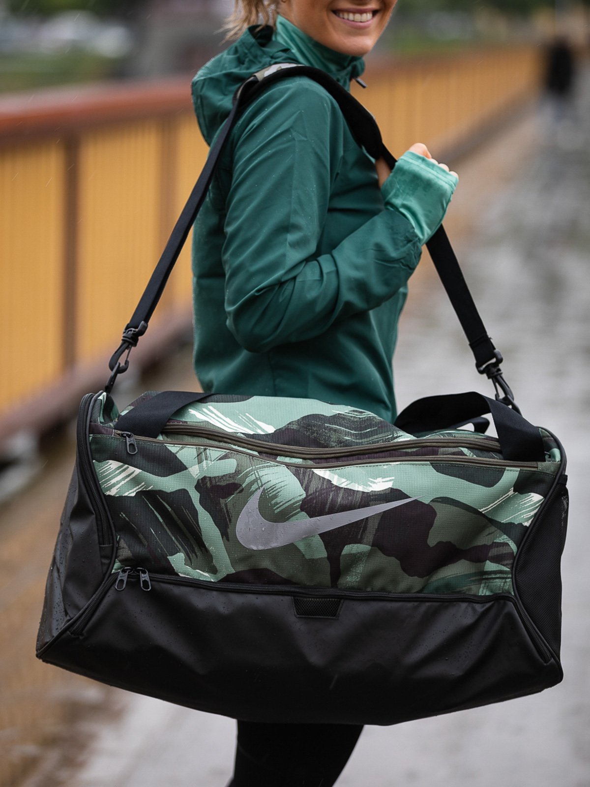 Nike Brasilia Training Duffel Bag AOP 60L Medium Olive/Svart/Particle Grey