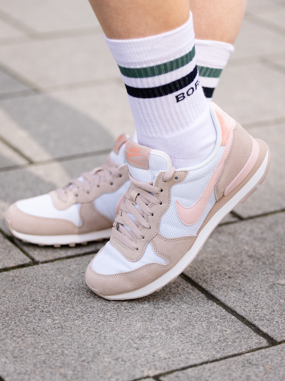 Nike Internationalist Summit White/Fossil Stone/Light Madder Root/Atmosphere