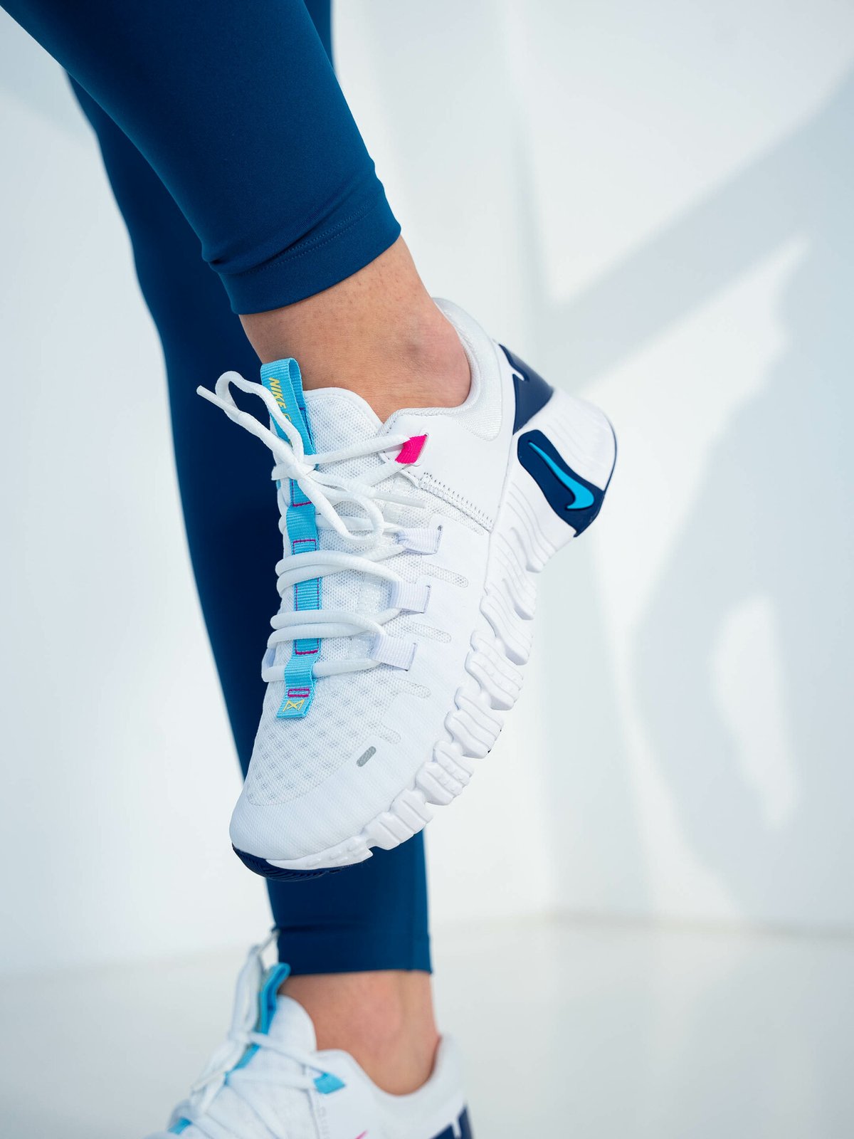 Nike Free Metcon 5 White / Aquarius Blue-Fierce Pink