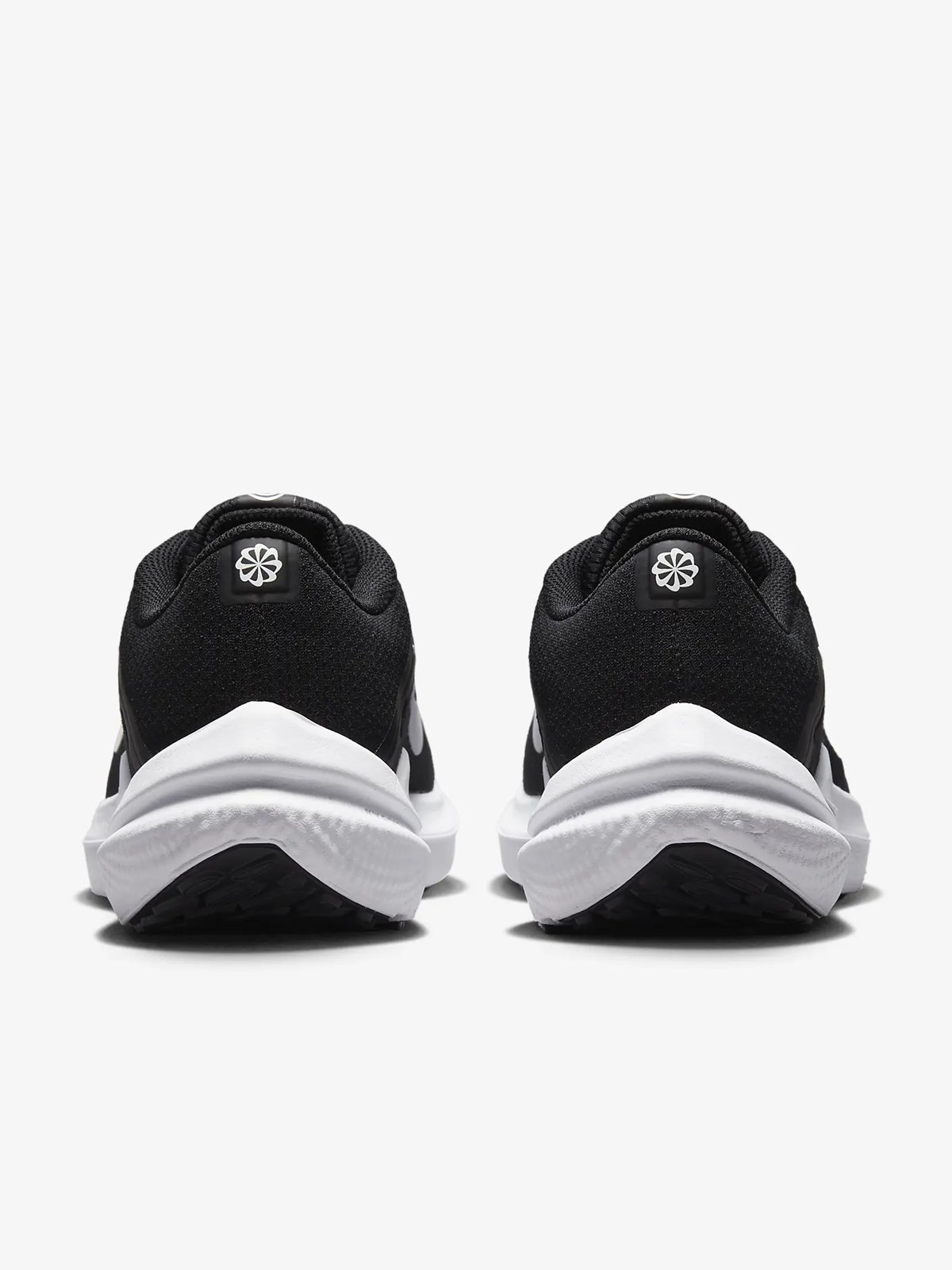 Nike Winflo 10 Black / White