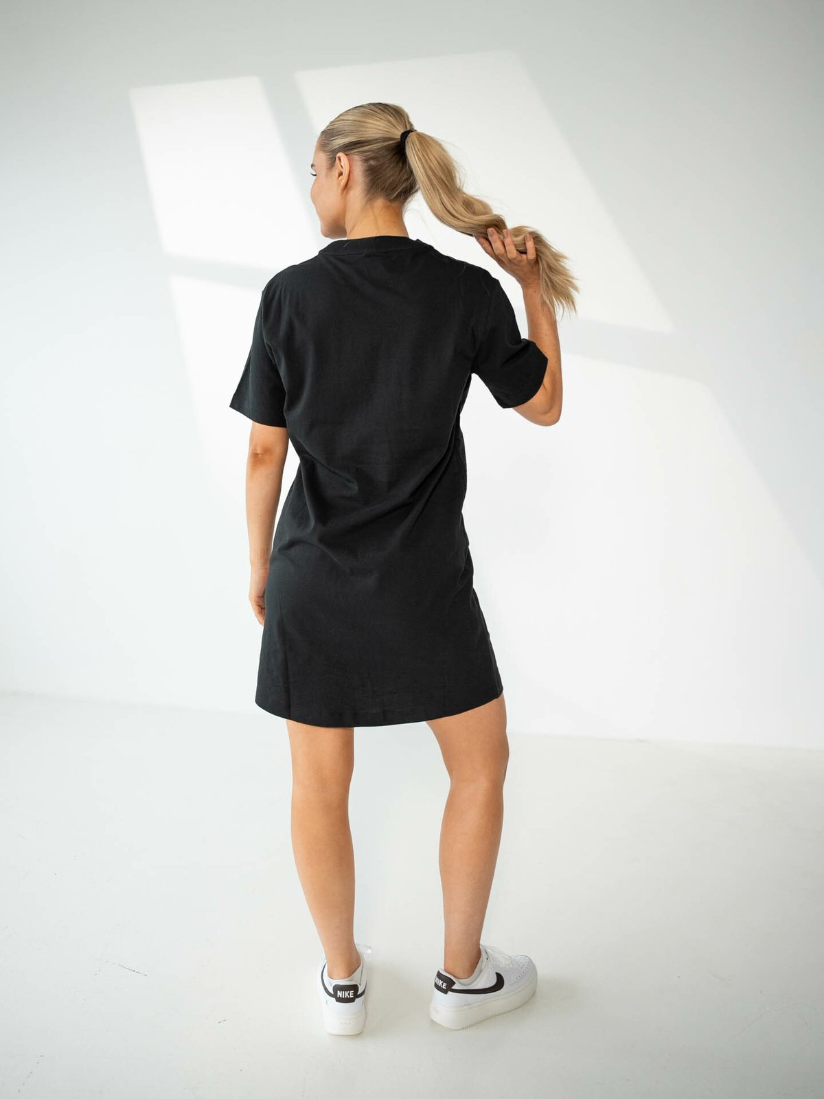 Nike Essential Short Sleeve Dress Tee Svart/Hvit