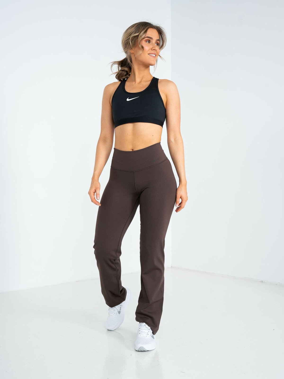Nike Swoosh High-Support Non-Padded Sports Bra Black/Iron Grey/White
