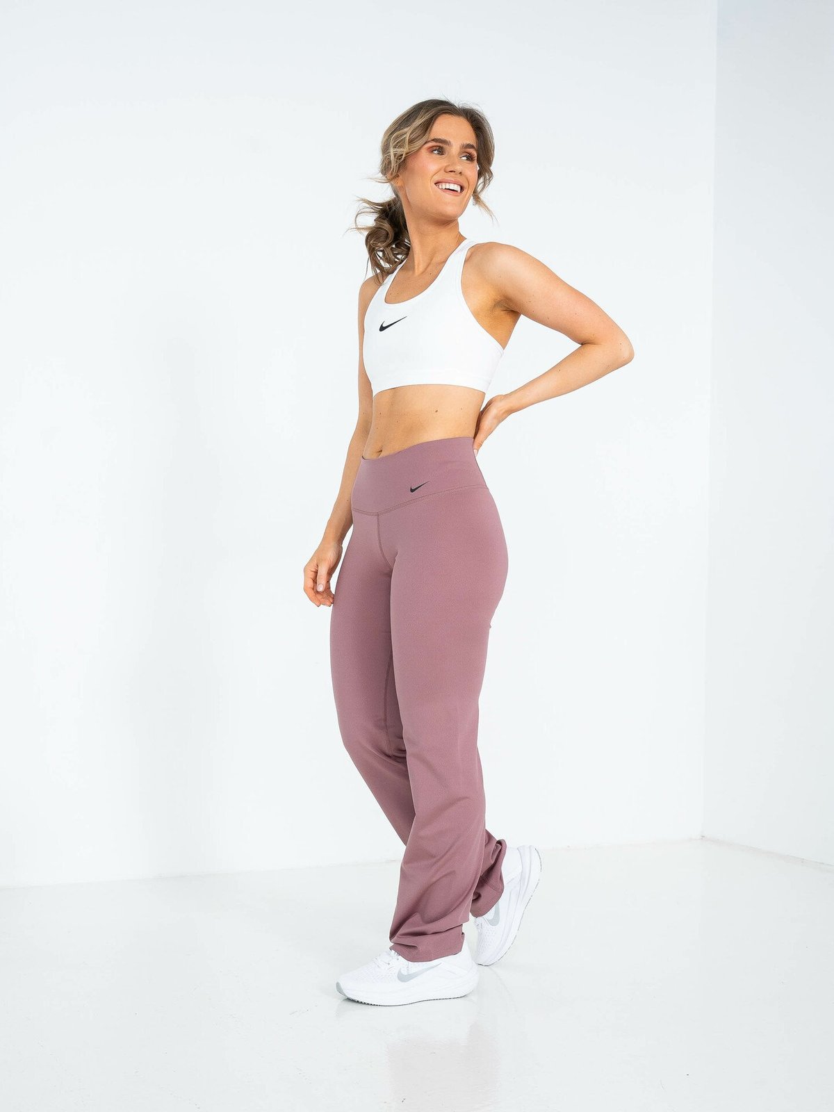 Nike Swoosh High-Support Non-Padded Sports Bra White / Black