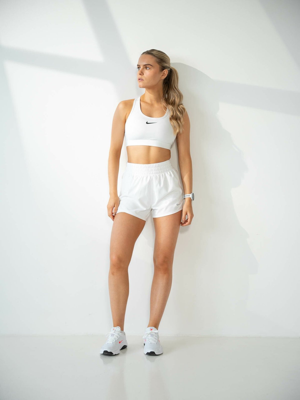 Nike Swoosh Mid-Support Padded Sports Bra White / Black