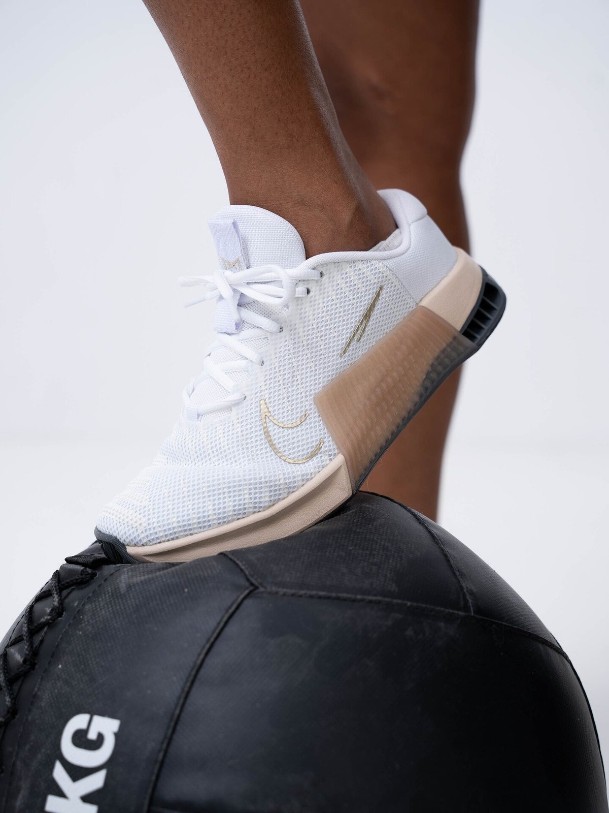 Nike Metcon 9 White / Gold Grain / Sanddrift