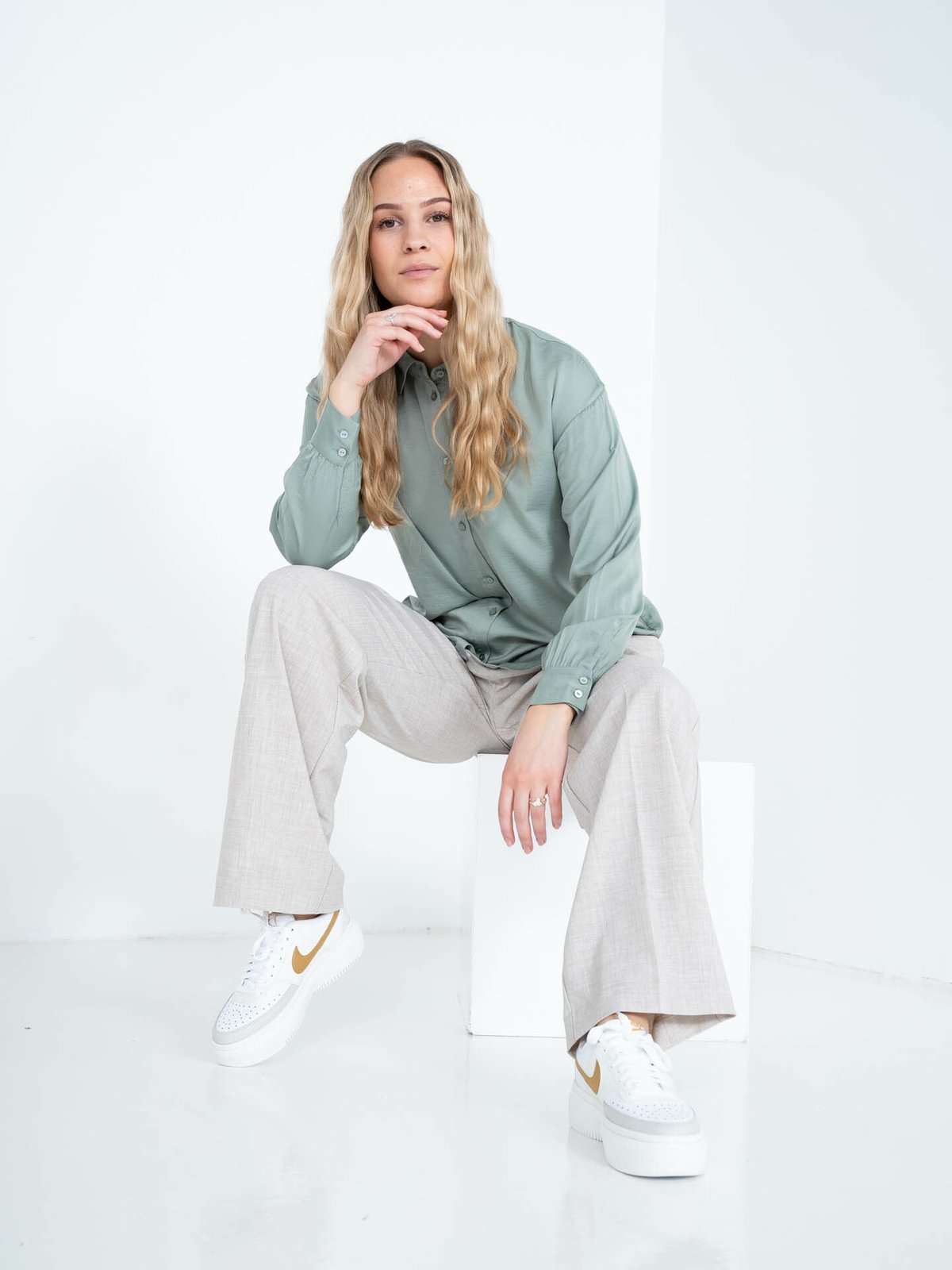 Nike Court Vision Alta Leather White / Metallic Gold / Light Bone Sail