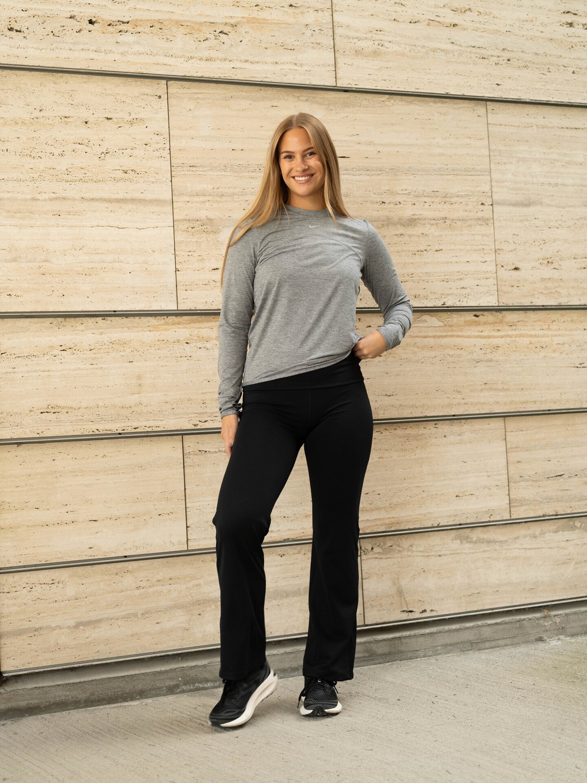 Nike Swift Element Dri-Fit UV Crew Svart / Grå