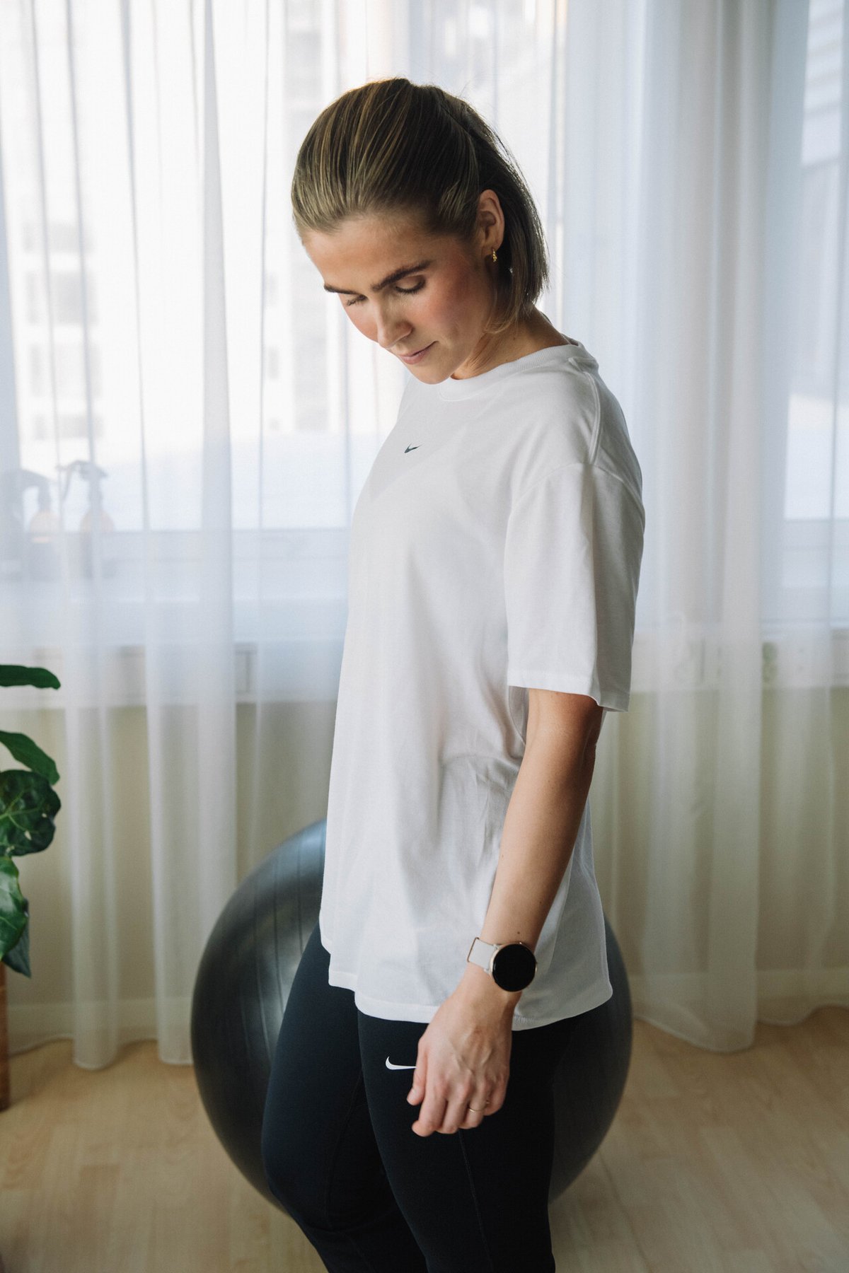 Nike One Relaxed Dri-Fit Short Sleeve Top White / Black