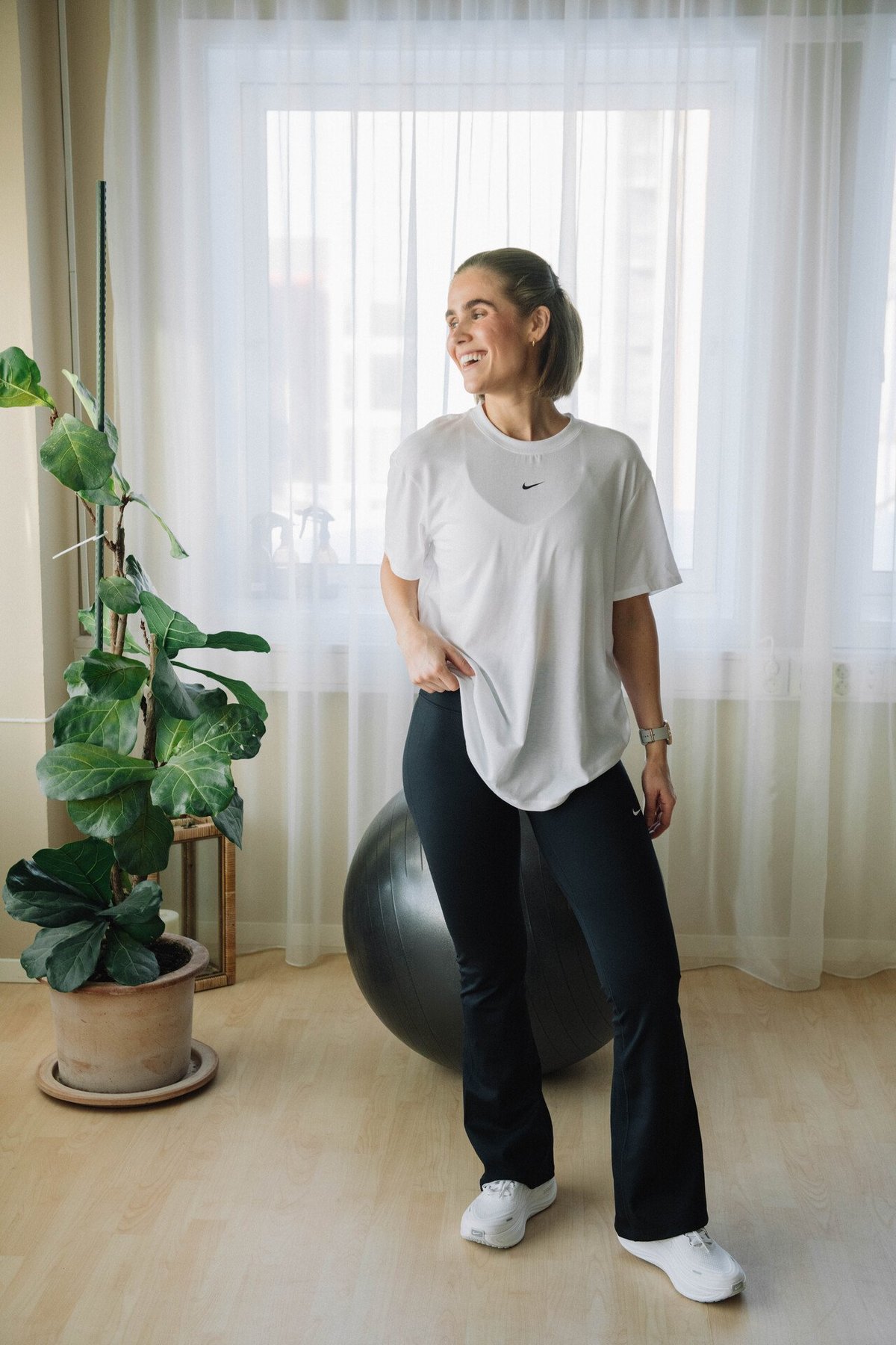 Nike One Relaxed Dri-Fit Short Sleeve Top White / Black