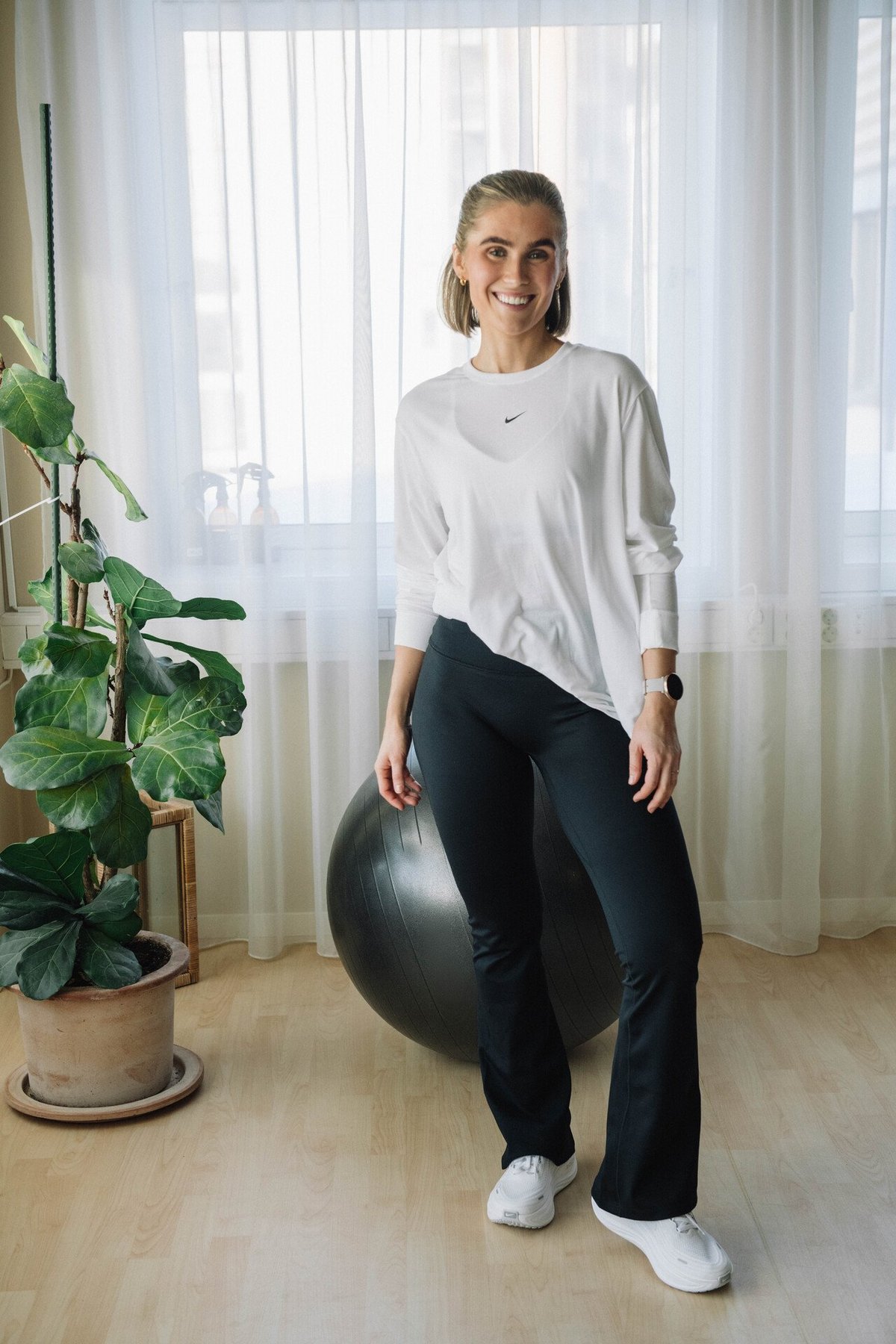 Nike One Relaxed Dri-Fit Long Sleeve White / Black