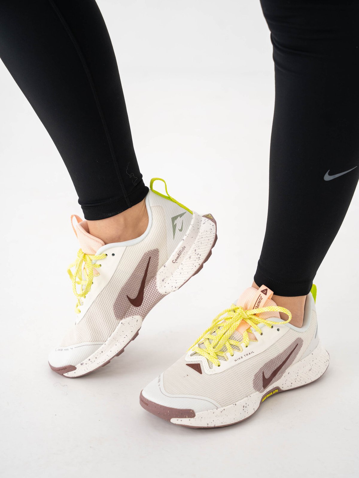 Nike Juniper Trail 3 Sail / Dark Pony / Crimson Tint