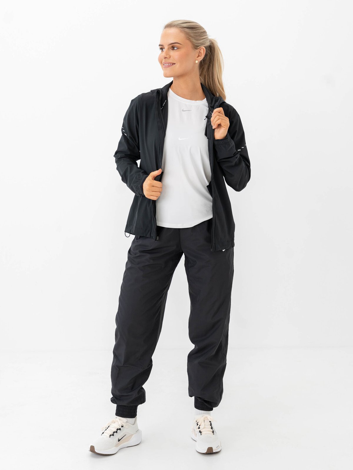 Nike Sportswear Essential Woven Mid-Rise Jogger Black