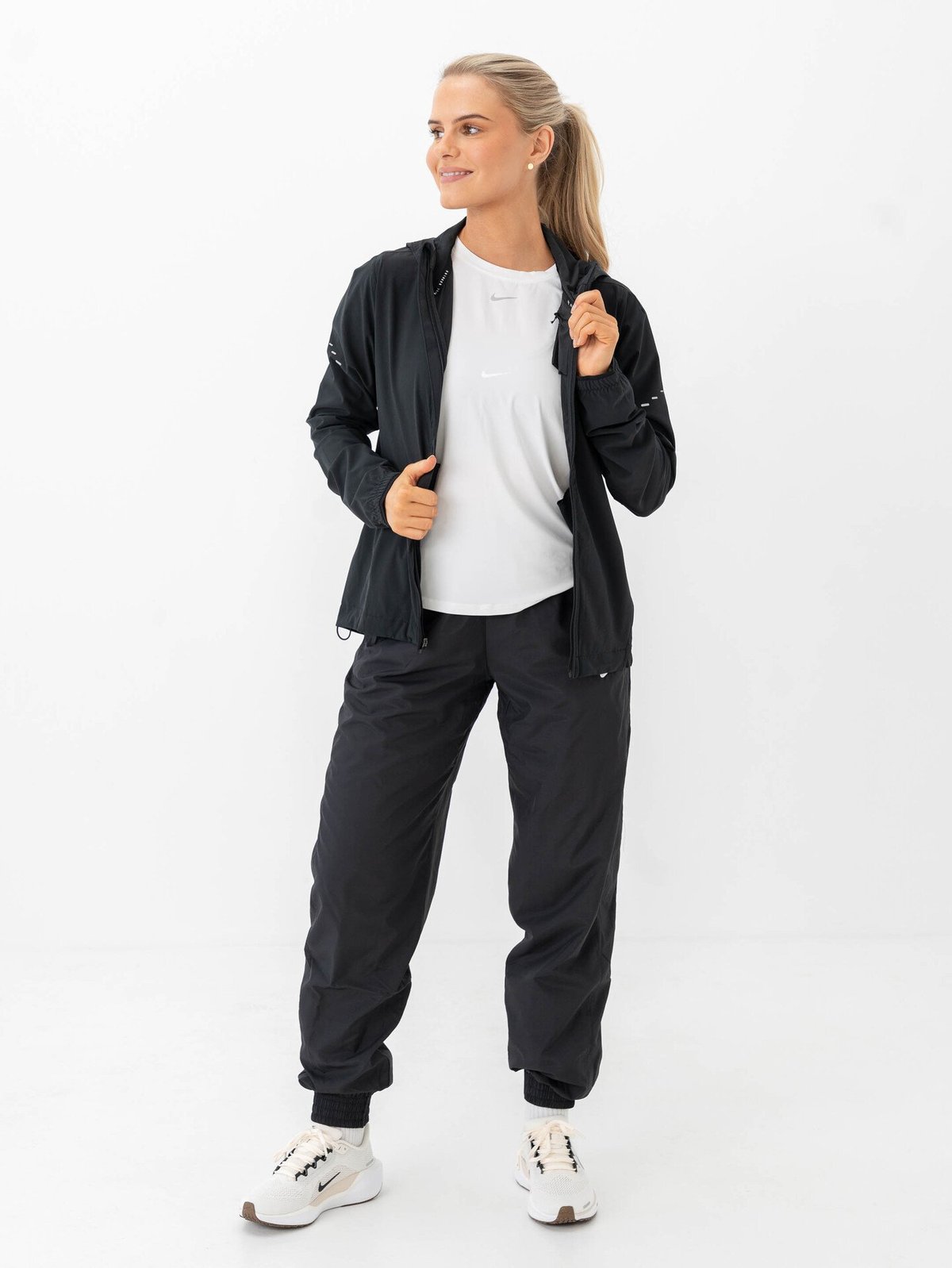 Nike Sportswear Essential Woven Mid-Rise Jogger Black