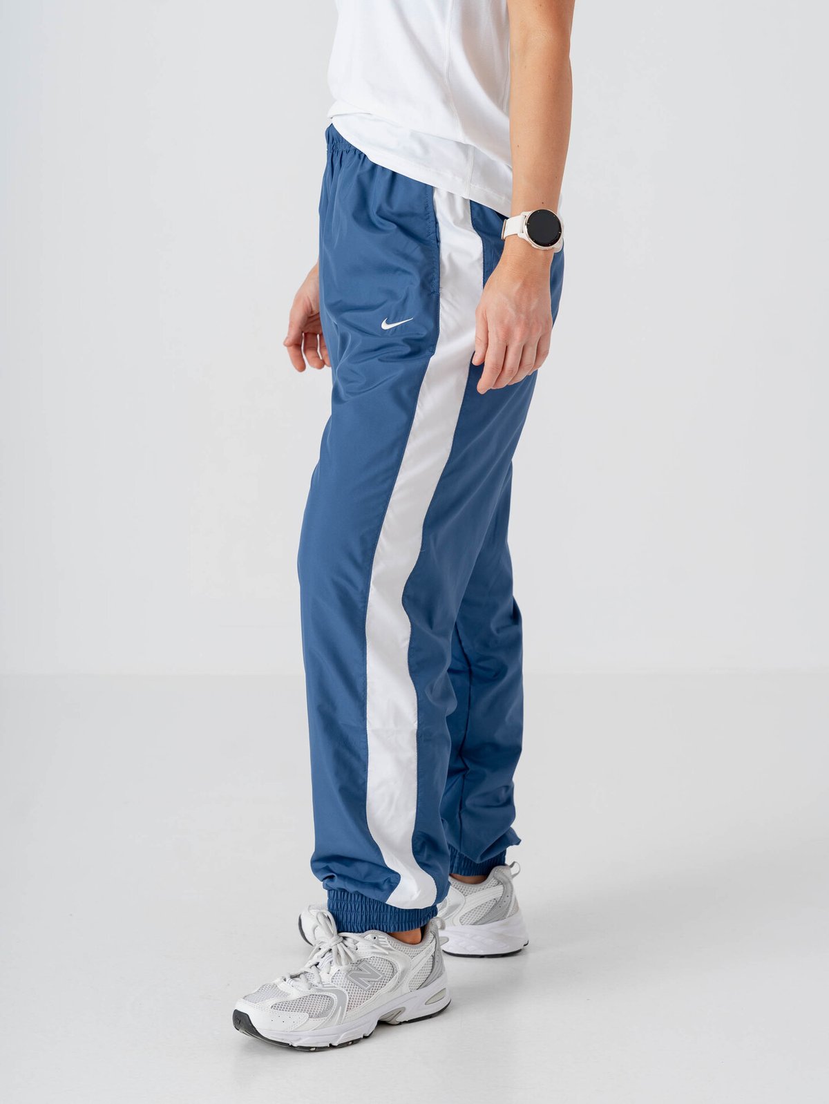 Nike Sportswear Essential Woven Mid-Rise Jogger Mystic Navy / White / Sail