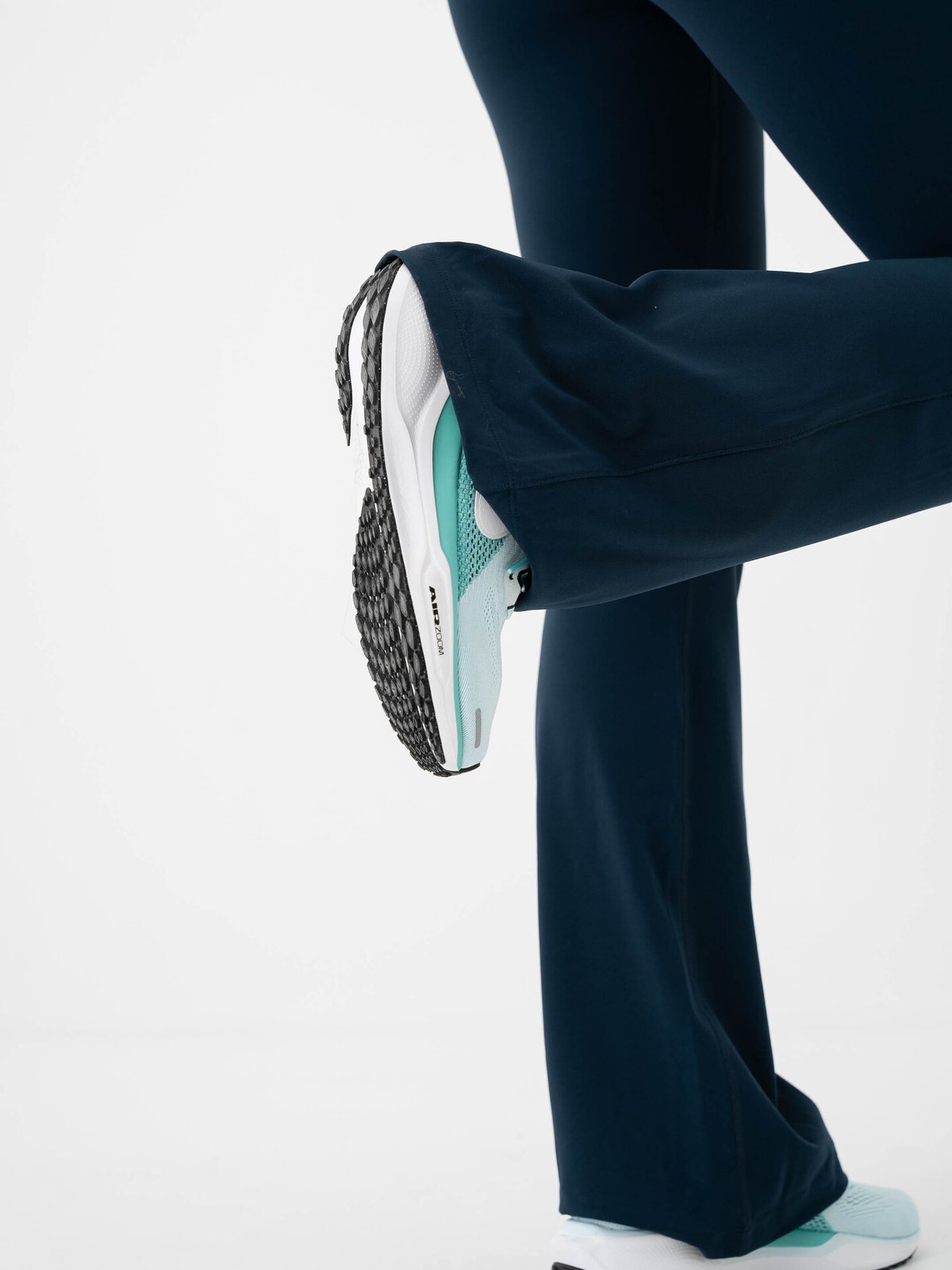 Nike Nike Zenvy Dri-Fit High-Rise Flared Leggings Armory Navy/Svart