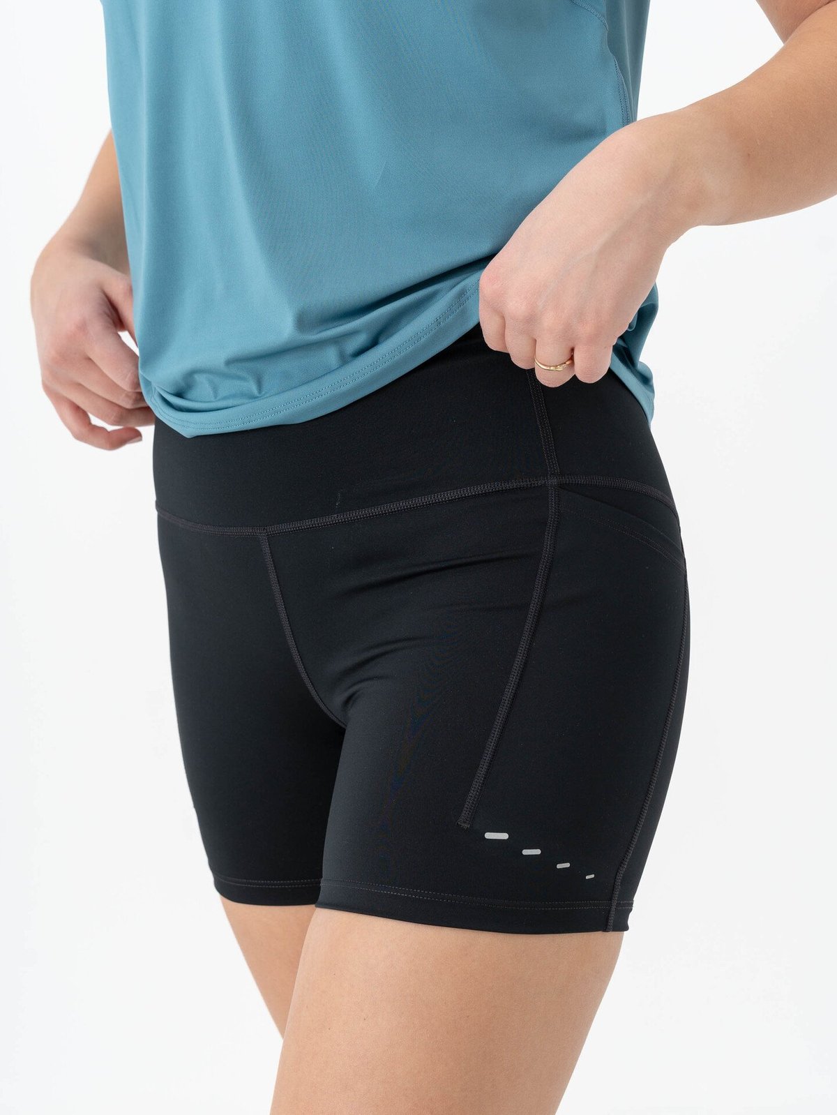 Nike Swift Dri-Fit High-Rise 4in Shorts Black