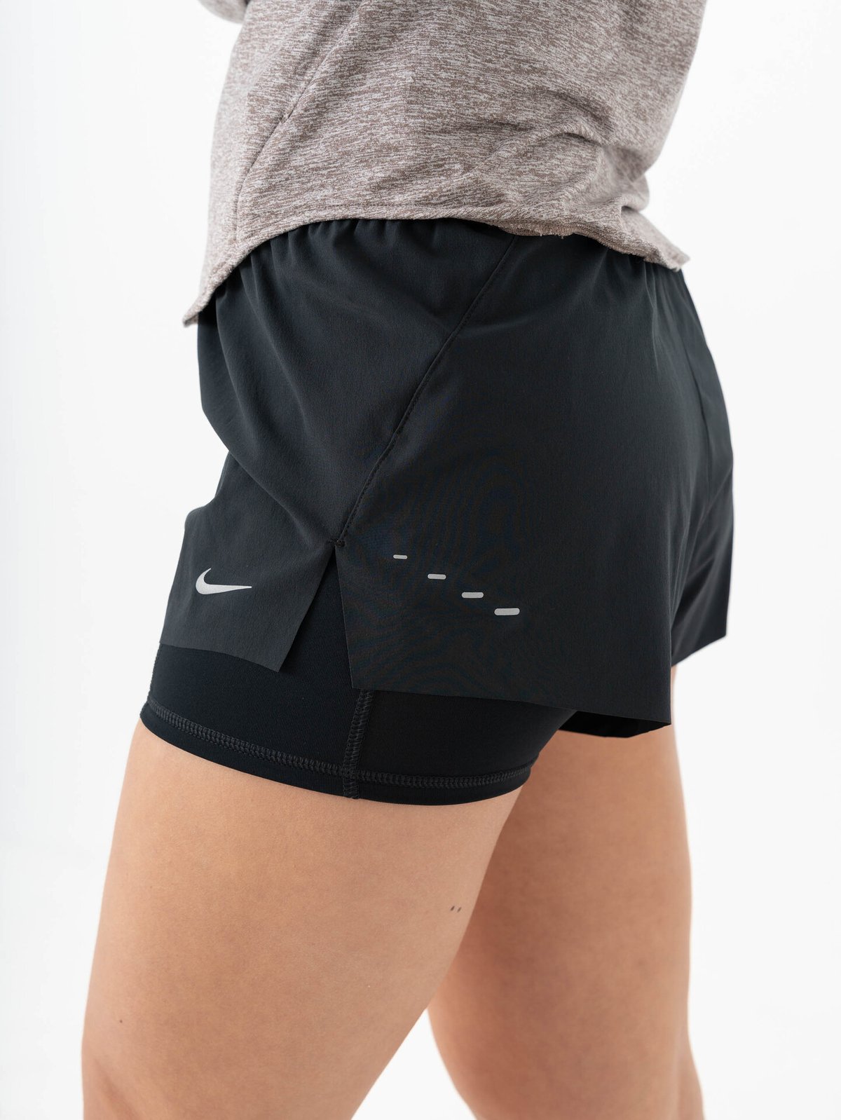 Nike Swift Dri-Fit Mid-Rise 2in1 Shorts Black / Reflective Silver