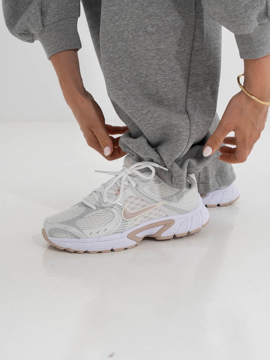 Nike Vomero 5 Runner Summit White / Silt Red / White / Vast Grey
